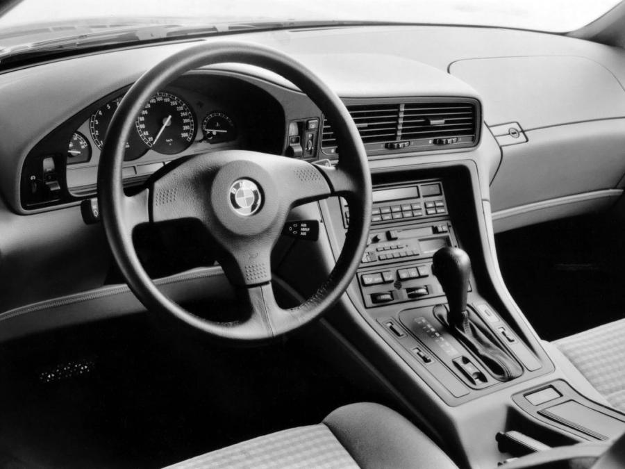  BMW 850i 1989 года  (фото 8 из 27)